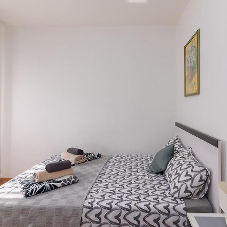 Apartman Milijana Fazana Exterior photo